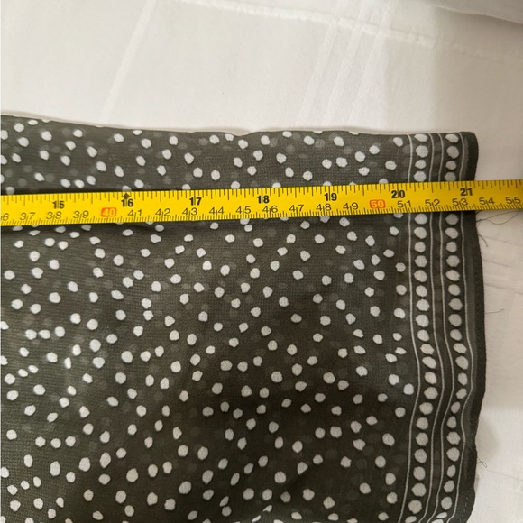 Midi skirt small Nordstrom Rack. Army/Ivory Random Dot. NWT - Picture 6 of 10